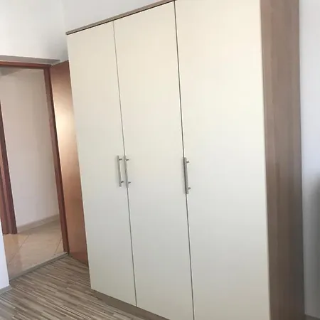 Sanda I Leo Apartment *
