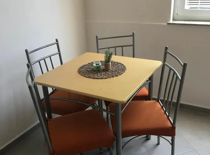 Sanda I Leo Apartman *