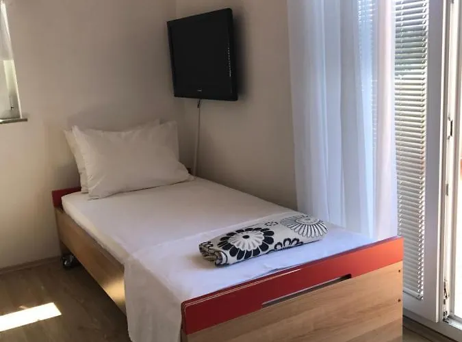 Sanda I Leo Lejlighed *